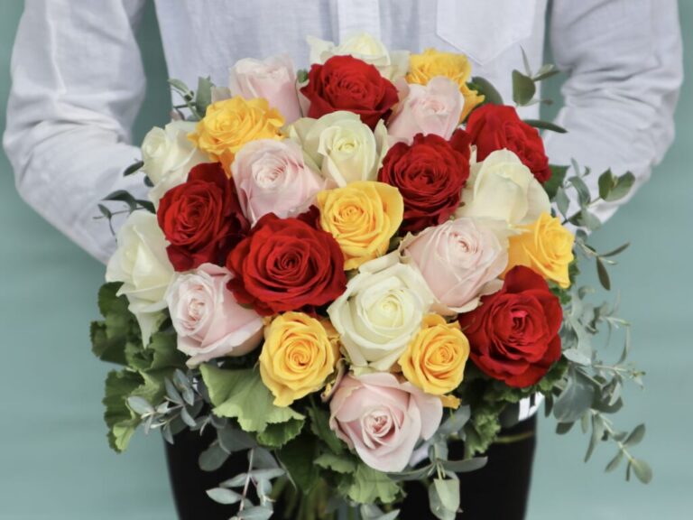 24本のバラの花束　ミックスカラー
